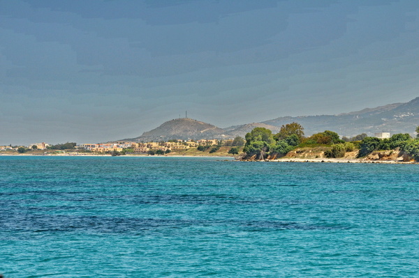Der Ort Marmári vom Meer aus gesehen